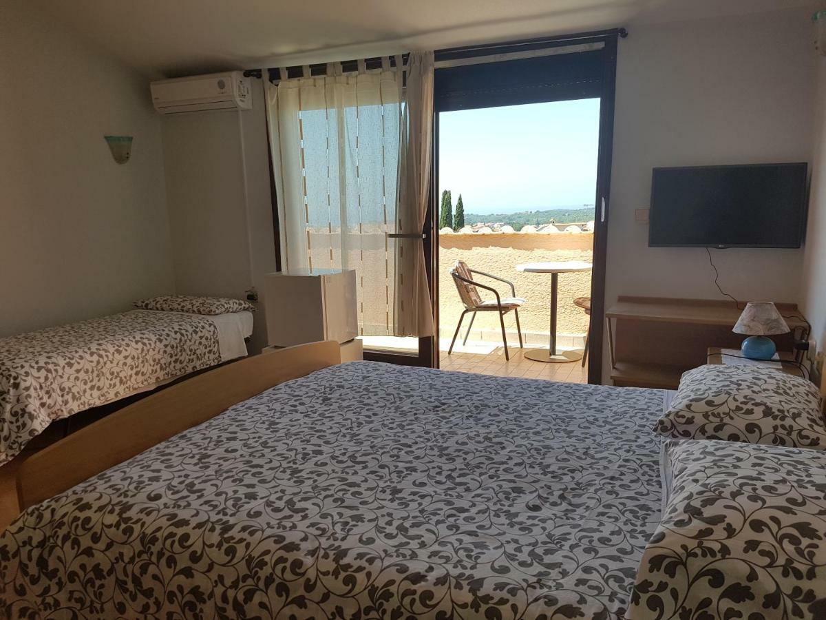 פורץ Rooms Siesta מראה חיצוני תמונה